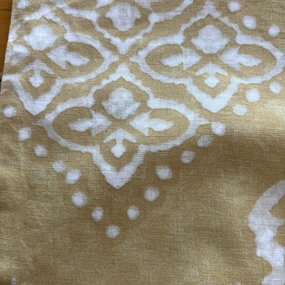 Pottery Barn pillow shame 23” wide Light gold and white w/ zipper.